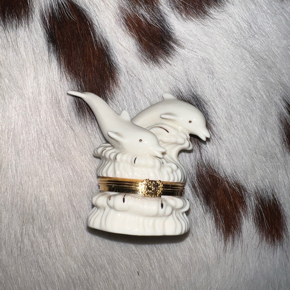 Lenox Cream Dolphin Box with Gold Detail‎